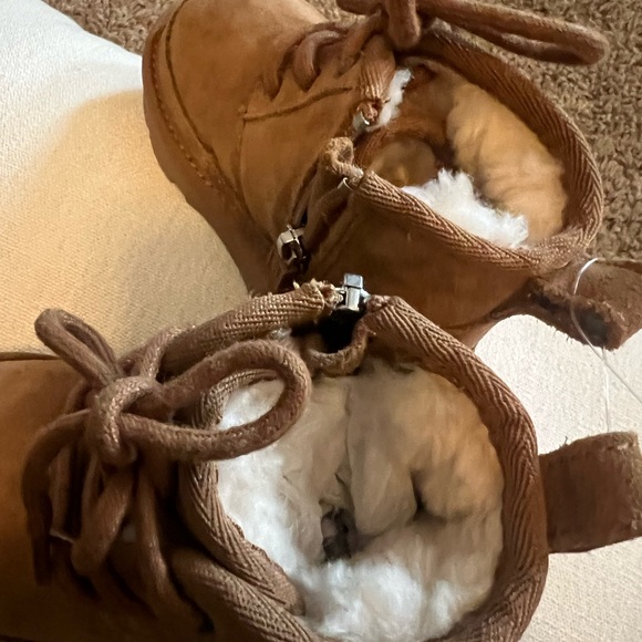 UGG Brown Boots with Soft Suede Material and Ankle Height - Picture 5 of 9